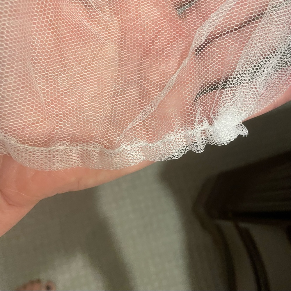 Tadpoles, White, Triple Layer, Tulle Bedskirt. (Full size bed). 16-1/2” drop - Picture 4 of 8